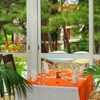 Central restaurant in Velaris with Maestral Travel Agency